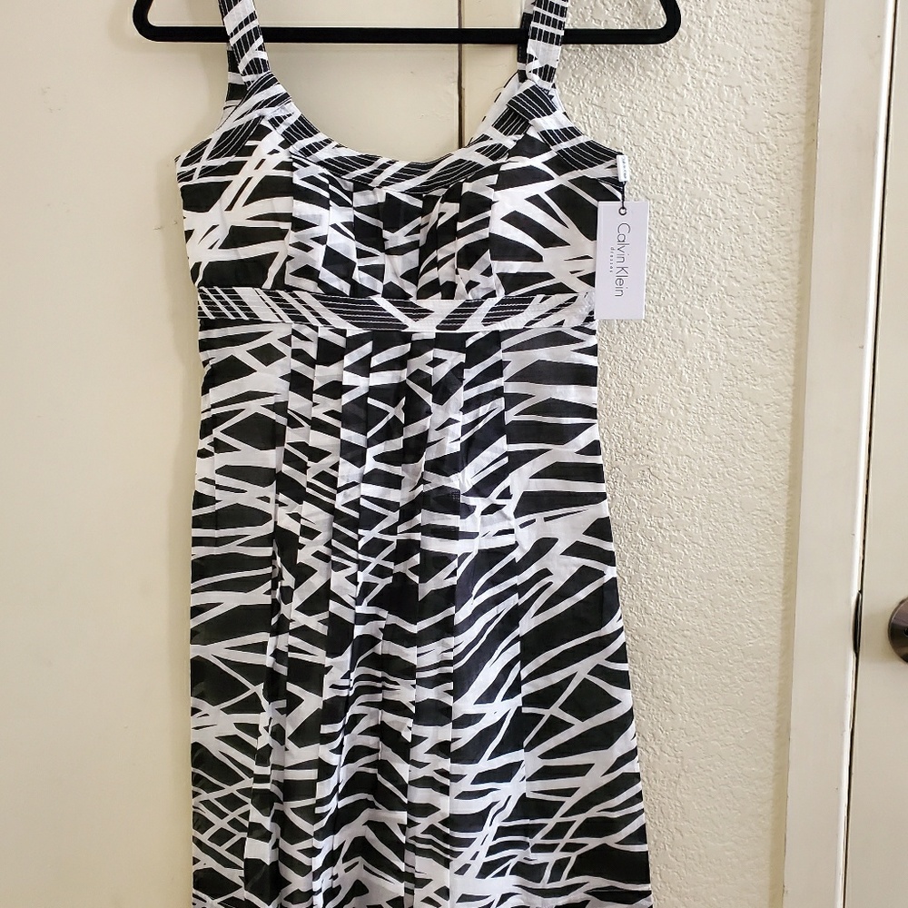 Dress - Picture 2 of 6